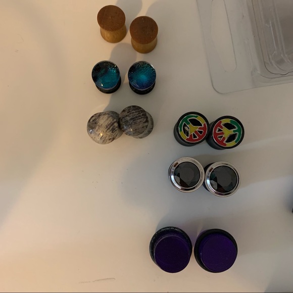 Assortment of Plugs / Gauges 6G - 1/2” - Picture 4 of 9